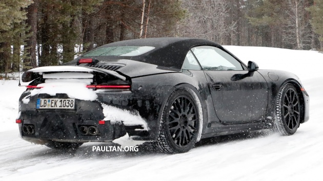 SPYSHOT: Porsche 911 coupe dan cabriolet generasi seterusnya ditemui sewaktu ujian di kawasan bersalji