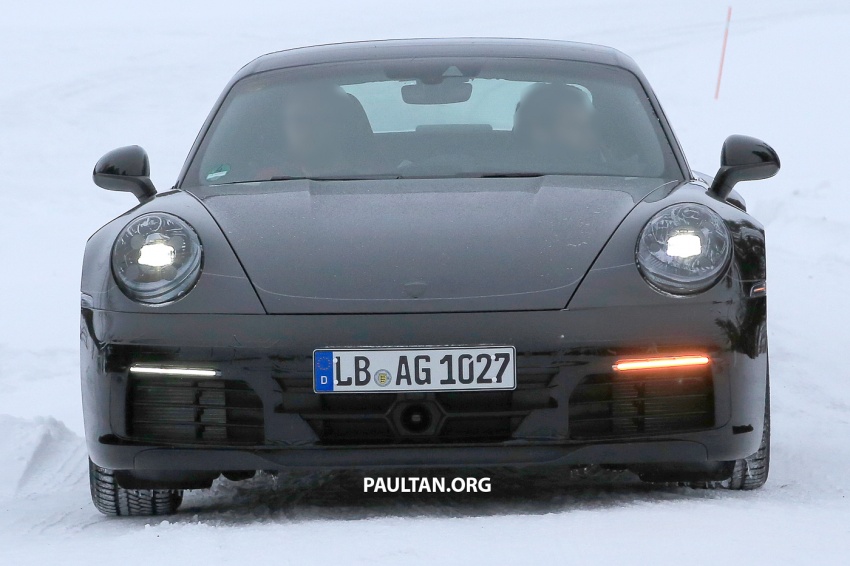SPYSHOT: Porsche 911 coupe dan cabriolet generasi seterusnya ditemui sewaktu ujian di kawasan bersalji 611417