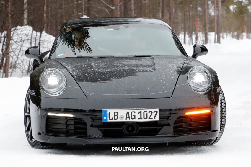 SPYSHOT: Porsche 911 coupe dan cabriolet generasi seterusnya ditemui sewaktu ujian di kawasan bersalji 611428