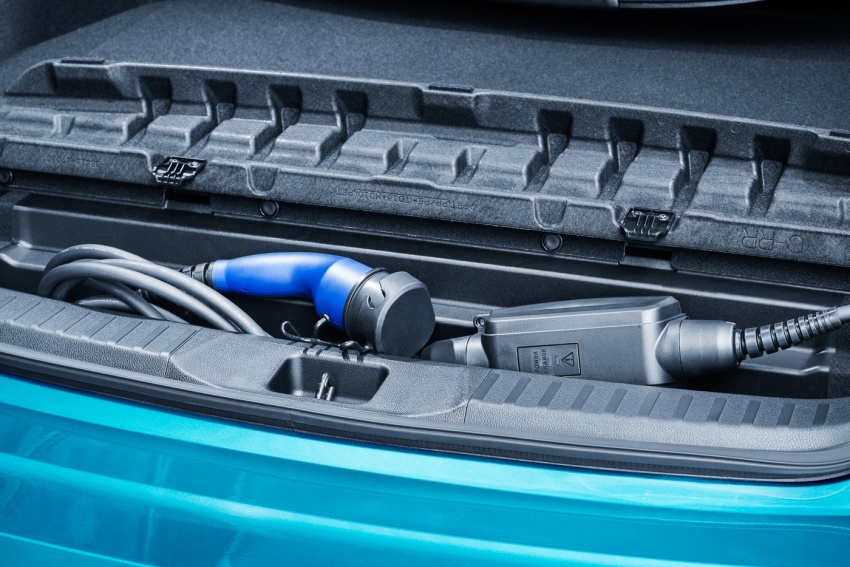 Toyota Prius Plug-in Hybrid diperkenal – lebih banyak teknologi maju, jarak pergerakan mod EV berganda 613255
