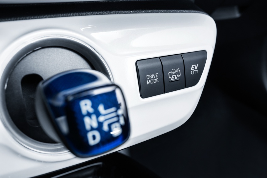 Toyota Prius Plug-in Hybrid diperkenal – lebih banyak teknologi maju, jarak pergerakan mod EV berganda 613265