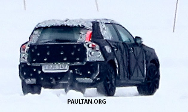 SPYSHOTS: Volvo XC40 testing with production body