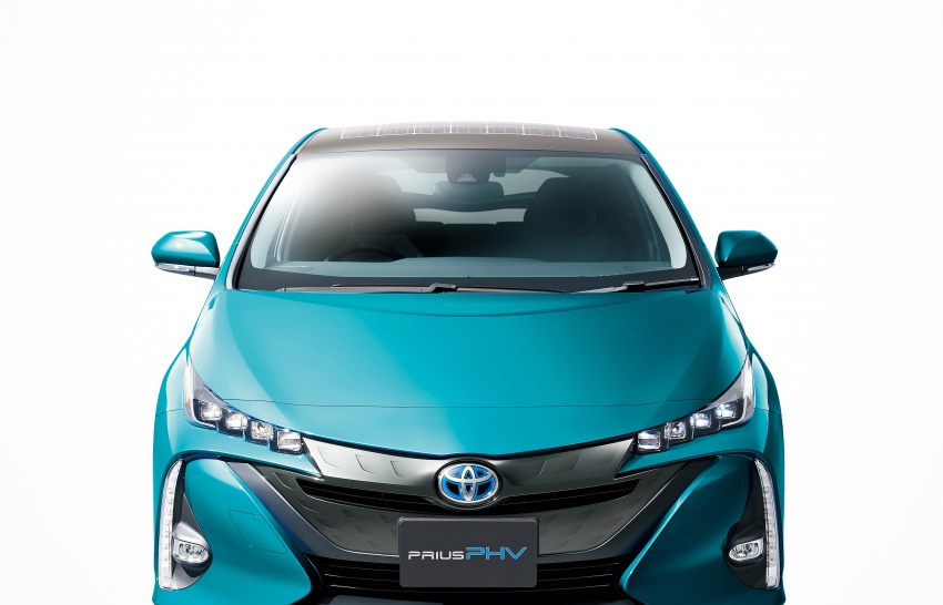 Toyota Prius PHV debuts in Japan – 68.2 km EV range 616980