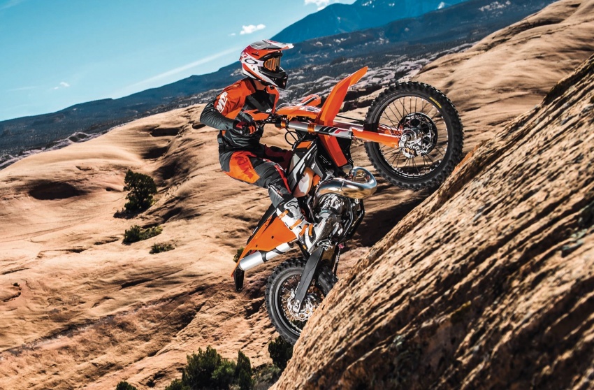 KTM unveils new two-stroke fuel injection engine 630478