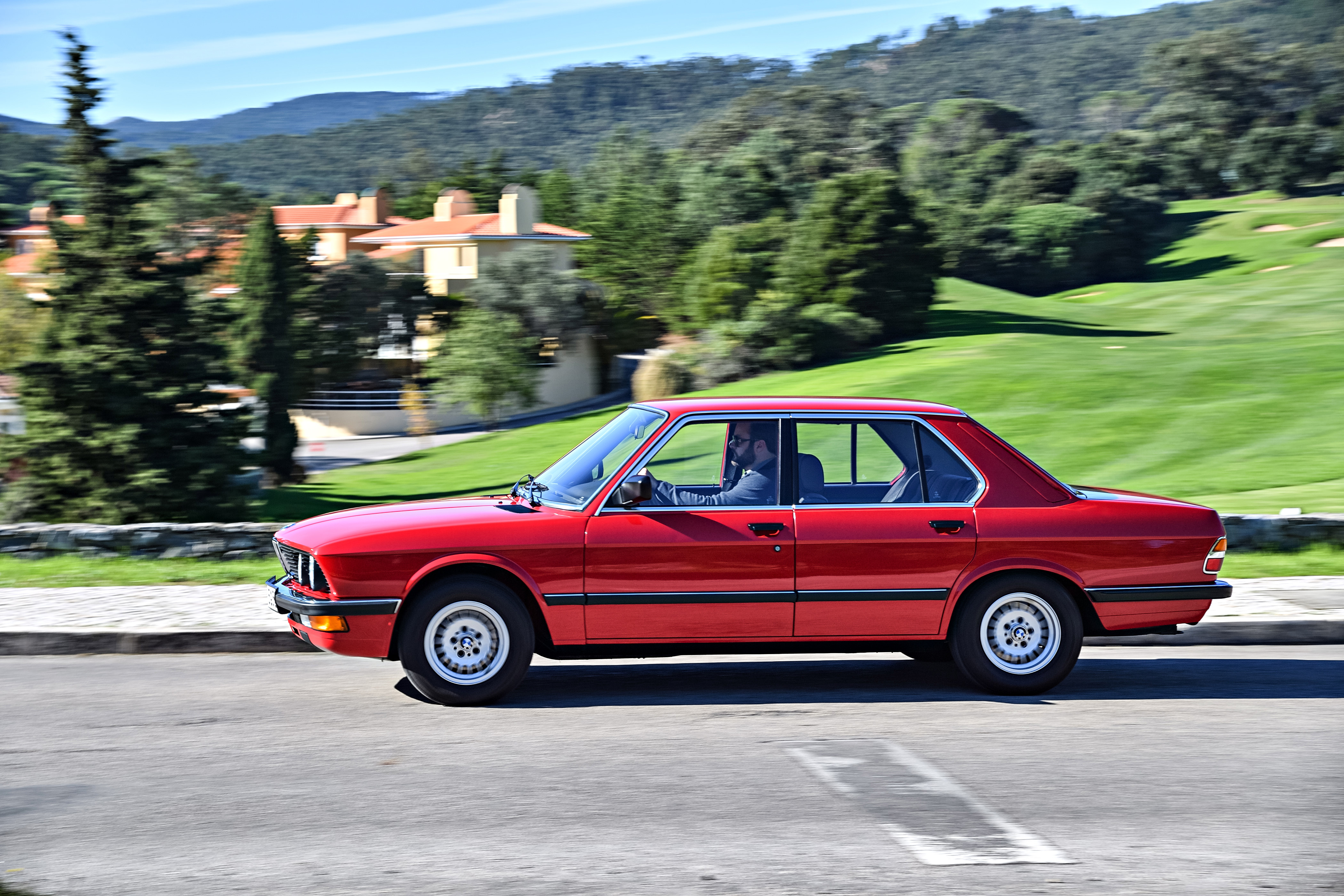 5 е поколение. BMW 5 Series 1983. BMW 5 Series e28 1983. Bmw5 серииii (e28) 1981 – 1988седан. BMW e28 1981.
