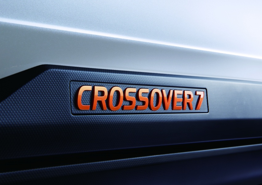 Subaru Exiga Crossover7 gets rugged X-Break trim 629976