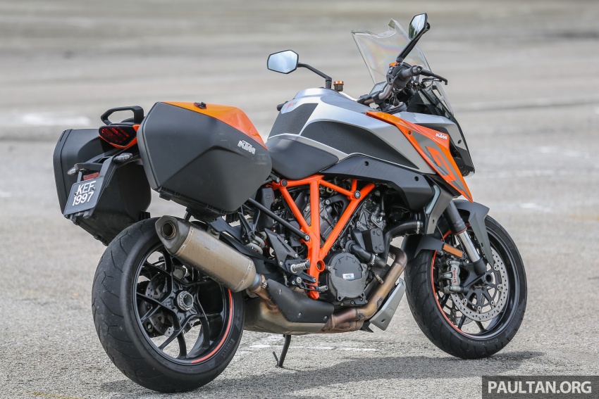 REVIEW: 2017 KTM 1290 Super Duke GT – so, what’s a nice bike like you doing with an engine like this? 635810
