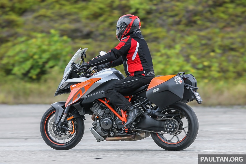 REVIEW: 2017 KTM 1290 Super Duke GT – so, what’s a nice bike like you doing with an engine like this? 635817
