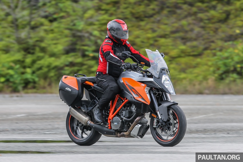 REVIEW: 2017 KTM 1290 Super Duke GT – so, what’s a nice bike like you doing with an engine like this? 635818