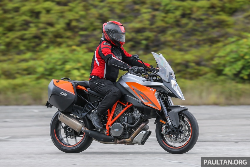 REVIEW: 2017 KTM 1290 Super Duke GT – so, what’s a nice bike like you doing with an engine like this? 635819