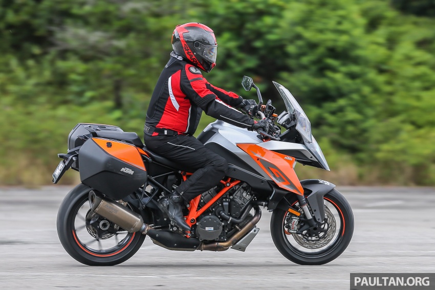REVIEW: 2017 KTM 1290 Super Duke GT – so, what’s a nice bike like you doing with an engine like this? 635821