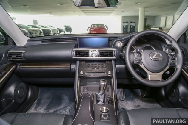 Lexus IS facelift kini di M’sia – 4 varian, dari RM298k, varian hibrid IS 300h kini hingga RM40k lebih murah