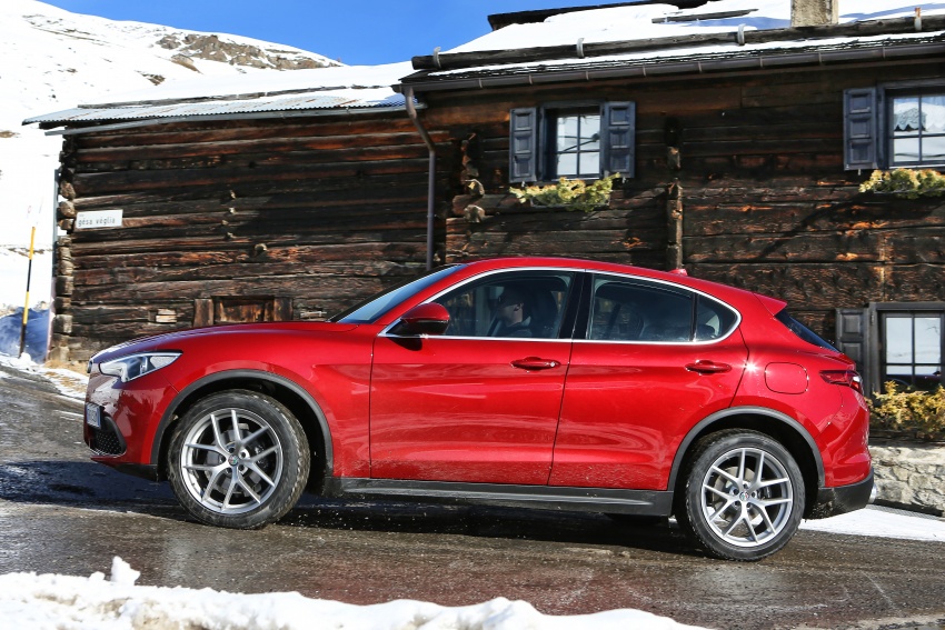 Alfa Romeo Stelvio gains new base engines for EMEA: 200 hp/330 Nm 2.0 petrol and 180 hp/490 Nm 2.2 diesel 639571