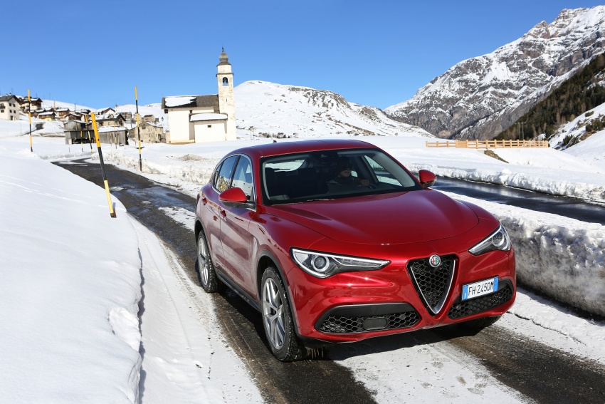 Alfa Romeo Stelvio gains new base engines for EMEA: 200 hp/330 Nm 2.0 petrol and 180 hp/490 Nm 2.2 diesel 639584