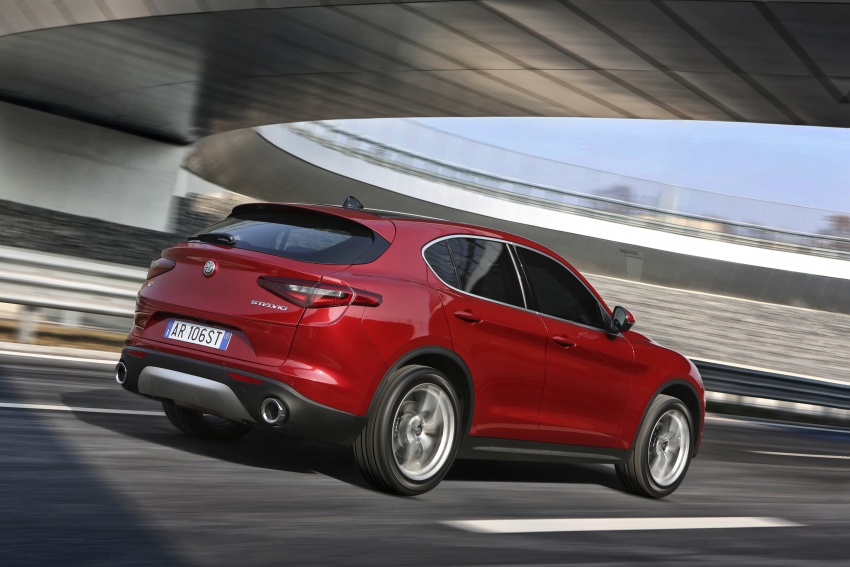 Alfa Romeo Stelvio gains new base engines for EMEA: 200 hp/330 Nm 2.0 petrol and 180 hp/490 Nm 2.2 diesel 639598