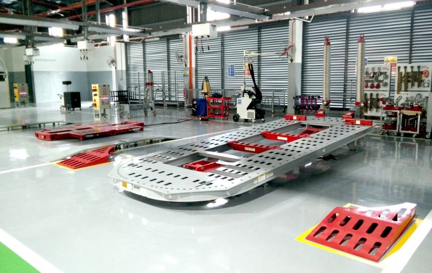 UMW Toyota Motor opens new body and paint centre in Kuching, Sarawak – 10 bays, full-sized paint oven 649875