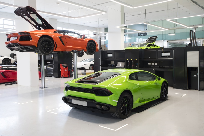 World’s largest Lamborghini showroom now in Dubai 652465