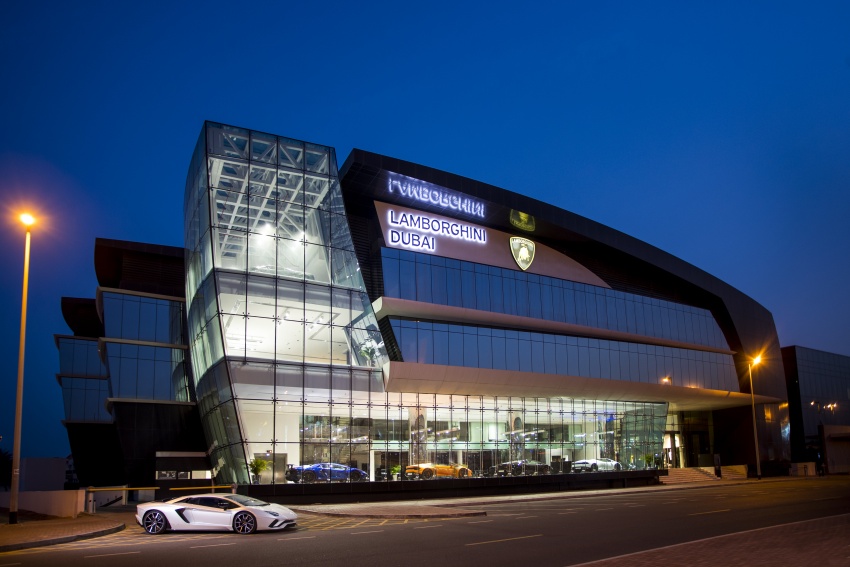 World’s largest Lamborghini showroom now in Dubai 652453