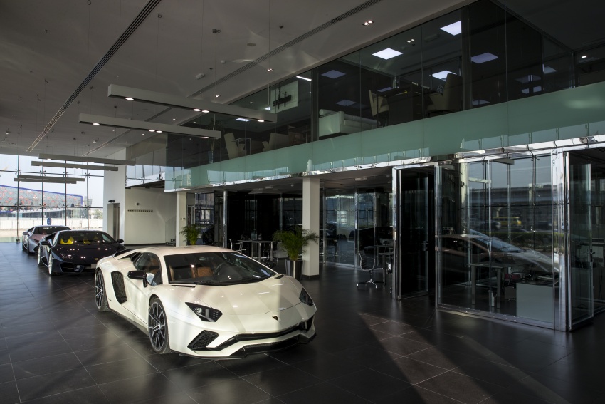 World’s largest Lamborghini showroom now in Dubai 652457