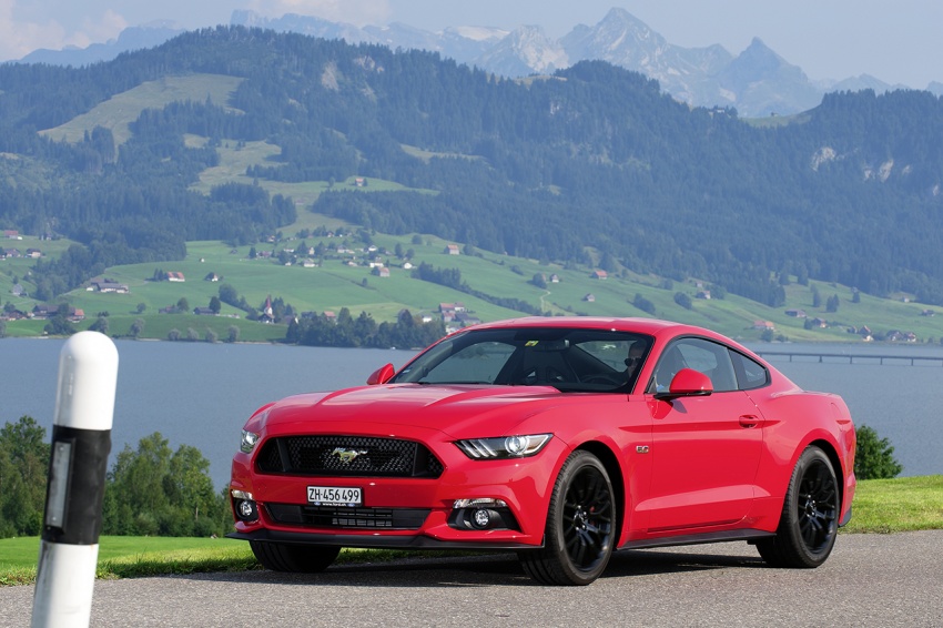 Ford Mustang dinobat kereta sport paling laris di dunia untuk tahun 2016 dengan jualan lebih 150,000 unit 650763