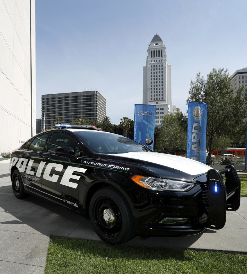 Ford Police Responder Hybrid Sedan – industry first 643234