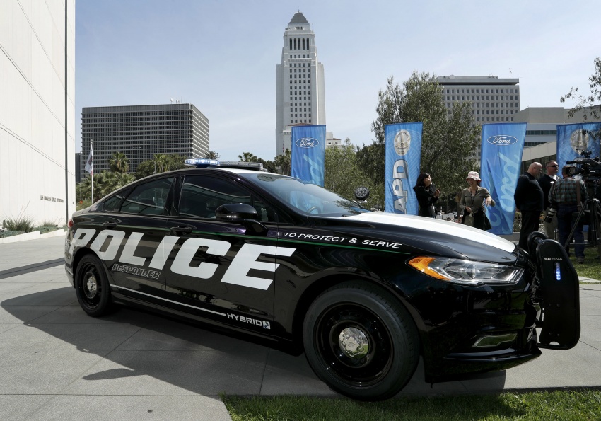 Ford Police Responder Hybrid Sedan – industry first 643235