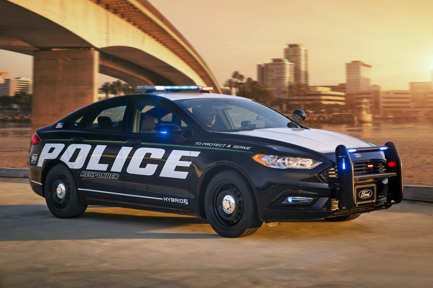 Ford Police Responder Hybrid Sedan – industry first 643227
