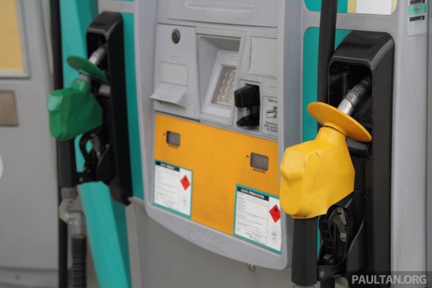 Harga petrol dan diesel sah turun tengah malam ini