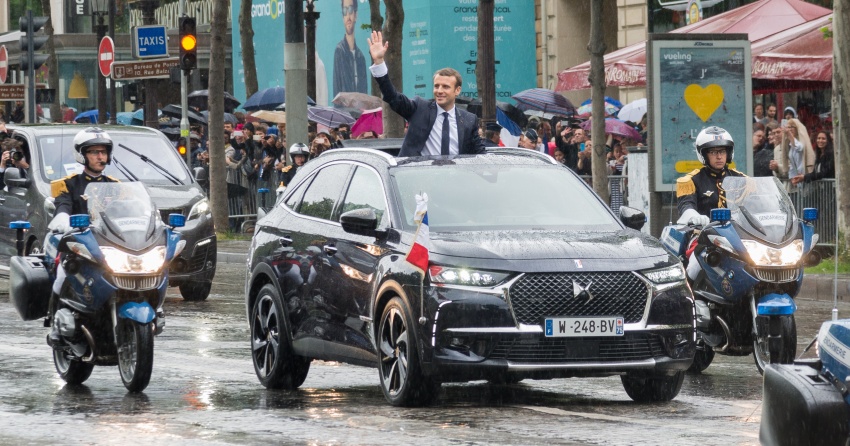 DS7 Crossback serves as ceremonial vehicle for new president of France, driven in public for the first time 659320