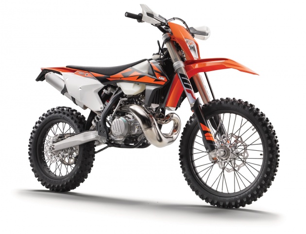 KTM keluarkan motosikal enduro berenjin dua lejang suntikan bahan api – pertama di dunia untuk produksi