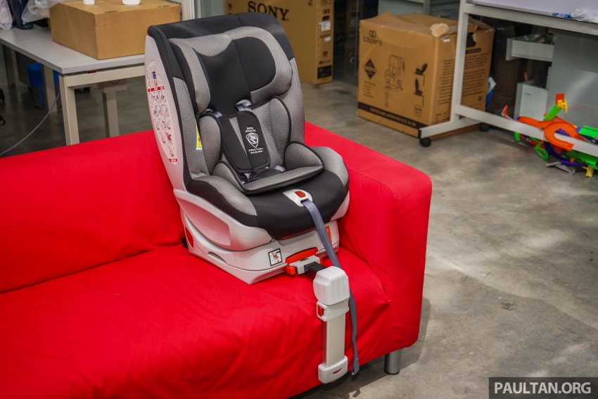 Proton offering child car seat worth RM1k for RM299 653541