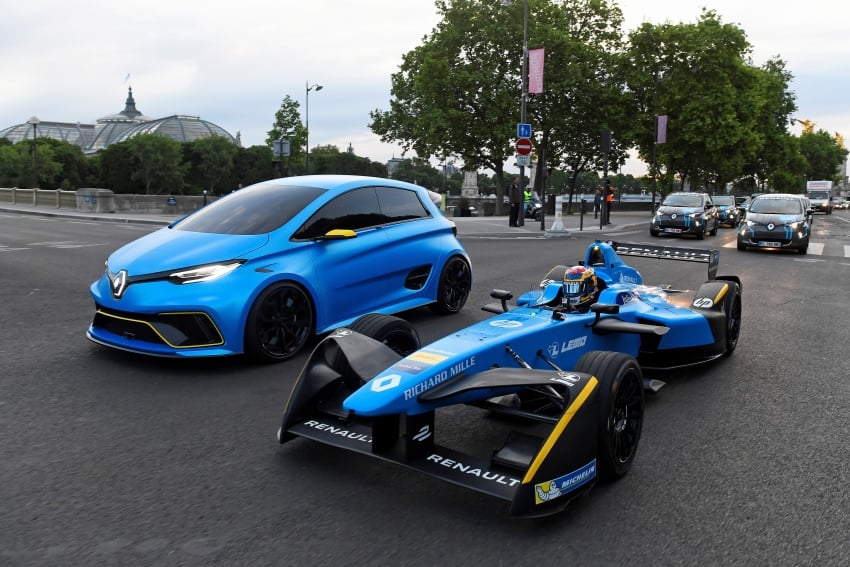 VIDEO: Renault Zoe e-Sport, Z.E. 16 race car in Paris 661093