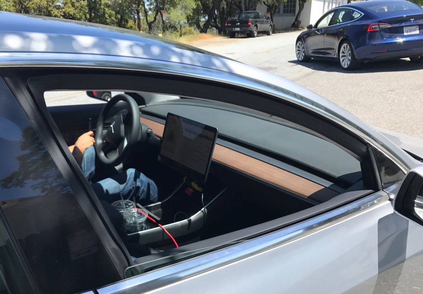SPIED: Best view of the Tesla Model 3 interior so far 666344