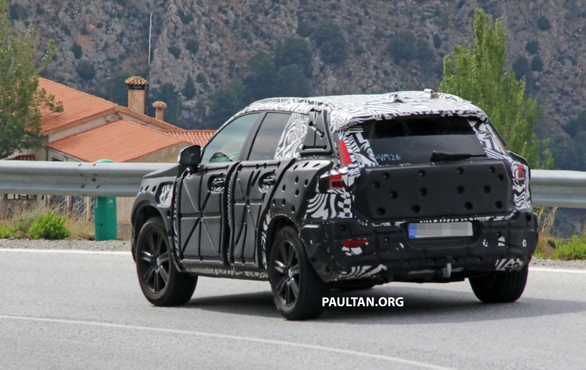 SPIED: Volvo XC40 – interior seen for the first time 661526