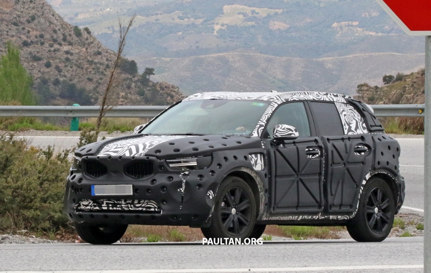 SPIED: Volvo XC40 – interior seen for the first time 661527