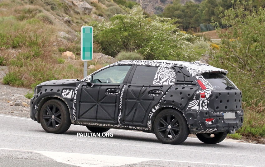 SPIED: Volvo XC40 – interior seen for the first time 661531