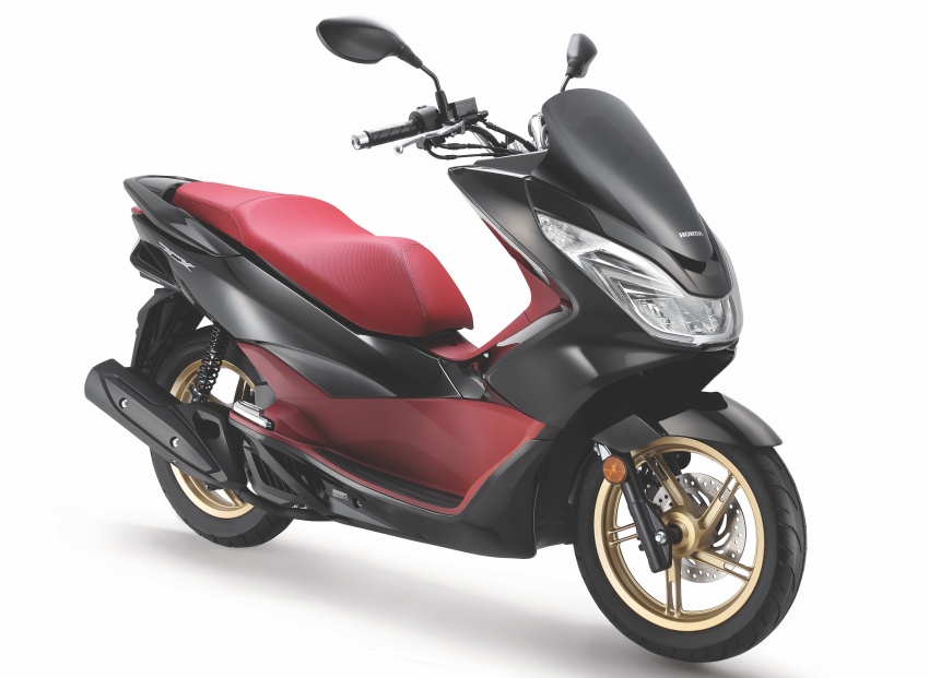 2017 Honda NSS300 and Honda PCX now in blue – priced at RM30,727 and RM11,658, respectively 672386