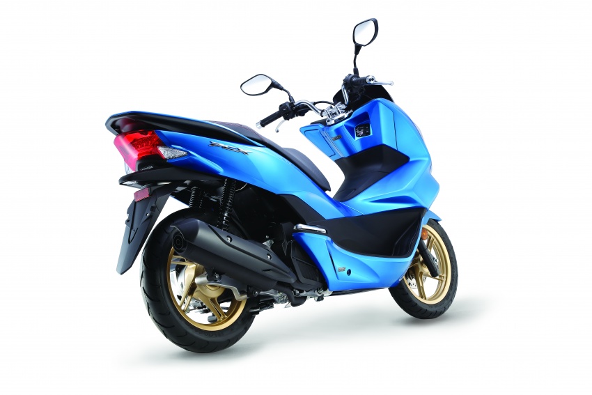 2017 Honda NSS300 and Honda PCX now in blue – priced at RM30,727 and RM11,658, respectively 672396