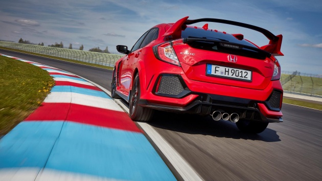 Honda Civic Type R – mengapa ada tiga corong ekzos?