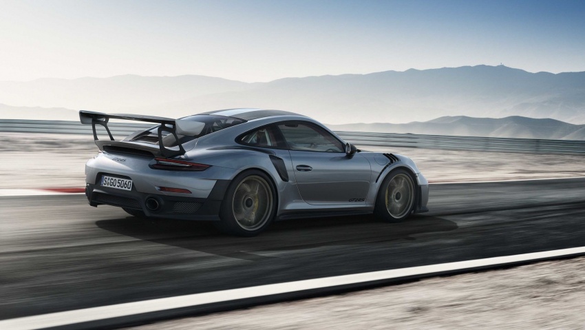 Porsche 911 GT2 RS – images leaked ahead of debut 678201
