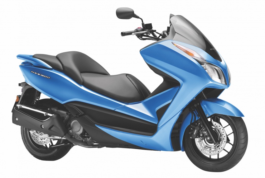2017 Honda NSS300 and Honda PCX now in blue – priced at RM30,727 and RM11,658, respectively 672378