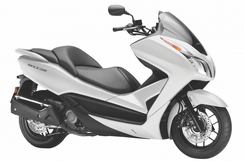 2017 Honda NSS300 and Honda PCX now in blue – priced at RM30,727 and RM11,658, respectively 672379