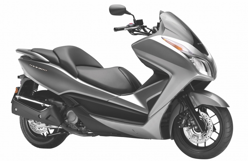 2017 Honda NSS300 and Honda PCX now in blue – priced at RM30,727 and RM11,658, respectively 672380