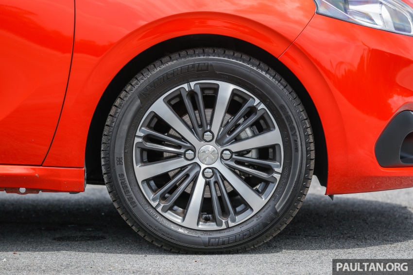FIRST DRIVE: Peugeot 208 and 2008 1.2L PureTech 675567