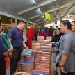 Proton taja pakaian raya untuk balu, anak-anak yatim bekas kakitangannya dalam program Kasih Ramadan