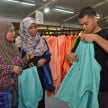 Proton taja pakaian raya untuk balu, anak-anak yatim bekas kakitangannya dalam program Kasih Ramadan