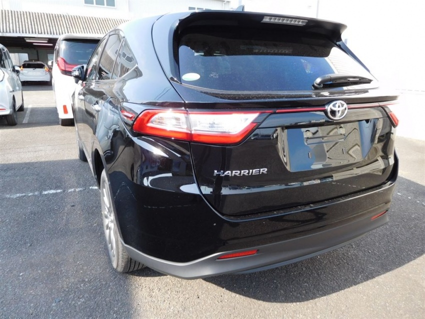 Toyota Harrier facelift spotted undisguised in Japan 669195