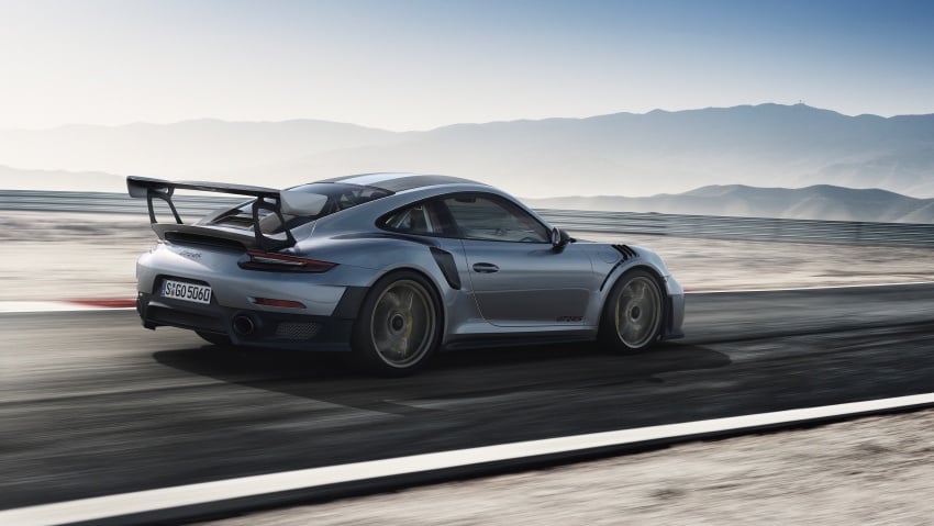 Porsche 911 GT2 RS is most powerful 911 ever: 700 hp 678386