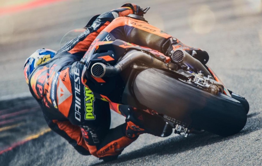 VIDEO: 2017 MotoGP, the sound of racing, inline and V 682797