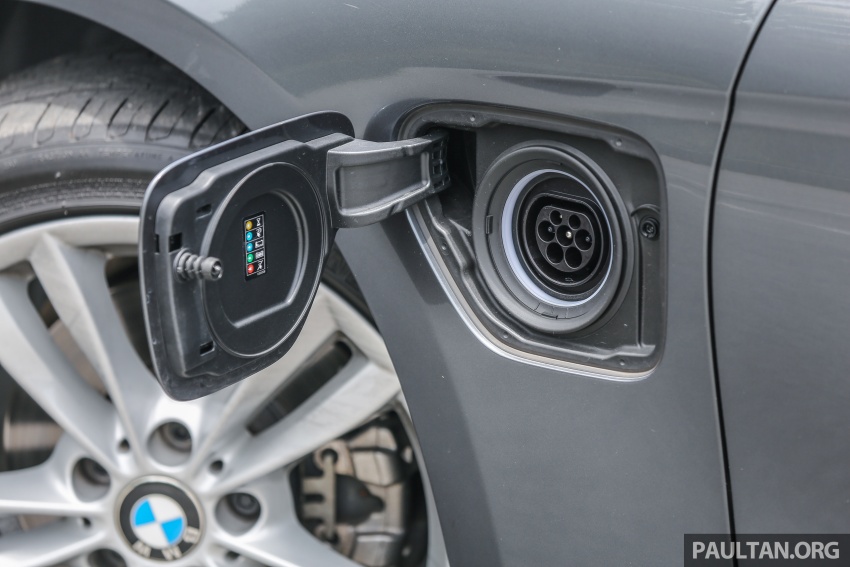 Driven Web Series 2017 #1: plug-in hybrid sedans – BMW 330e vs Mercedes C350e vs VW Passat 2.0 TSI 690563